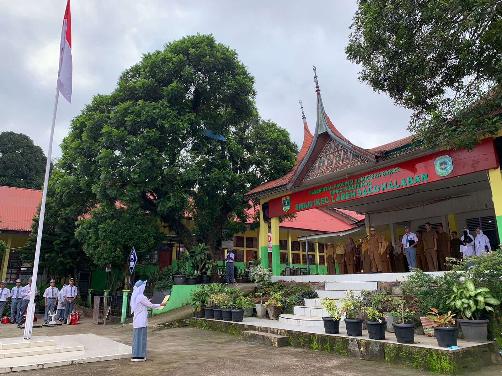 SMAN 1 Lareh Sago Halaban Sambut Semester Genap 2026 dengan Semangat "Pagi Ceria" dan Upacara Bendera
